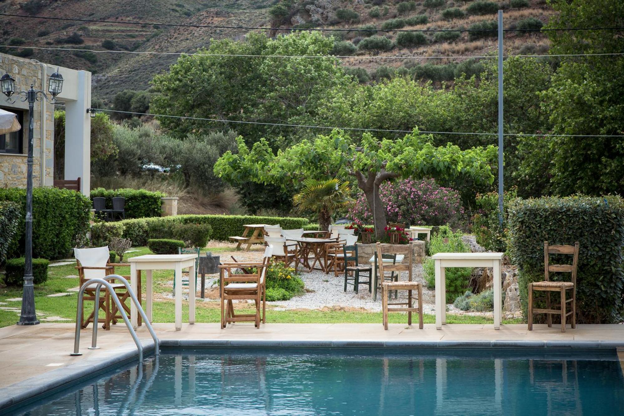 Agarathos Traditional Rooms - Pool - Kaliviani -On The Road To Balos Bagian luar foto