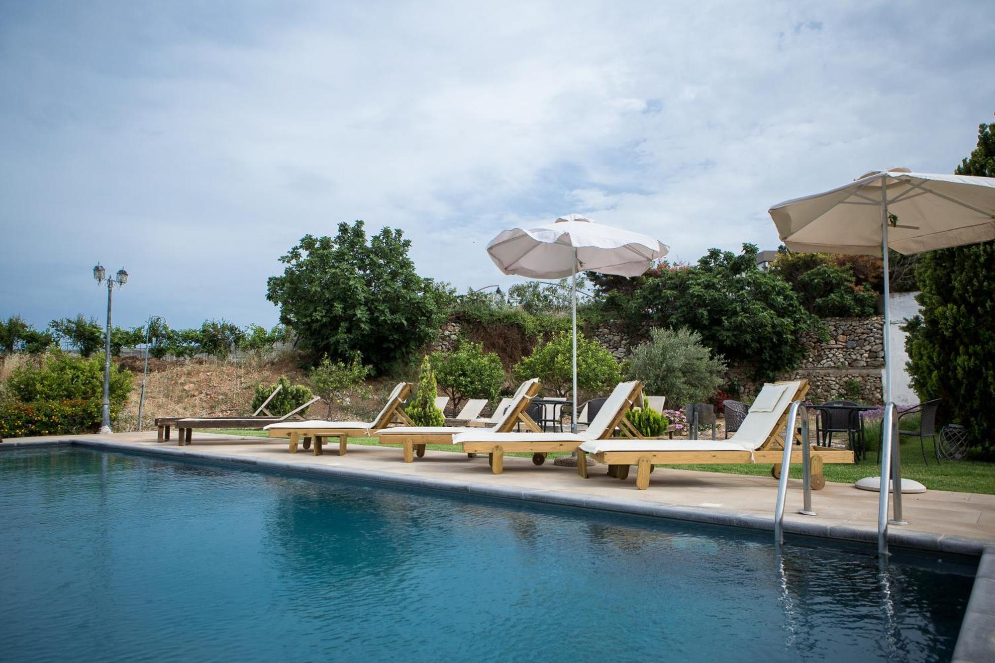 Agarathos Traditional Rooms - Pool - Kaliviani -On The Road To Balos Bagian luar foto
