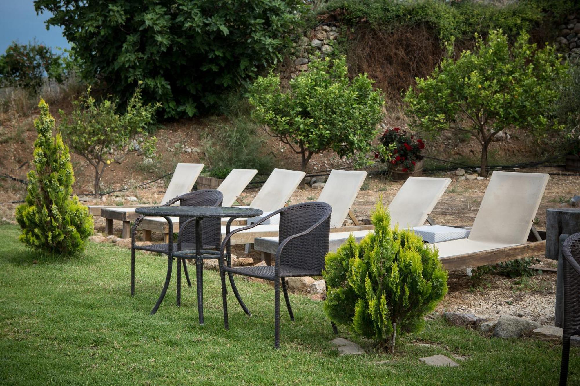Agarathos Traditional Rooms - Pool - Kaliviani -On The Road To Balos Bagian luar foto