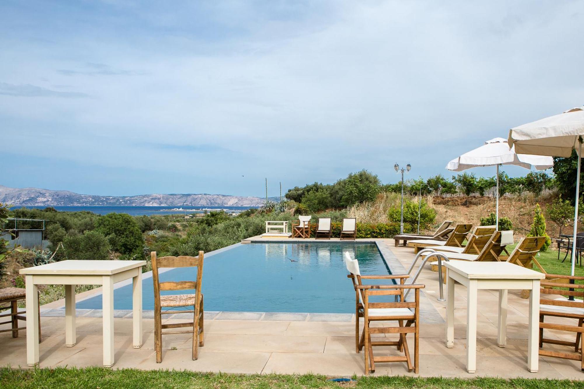 Agarathos Traditional Rooms - Pool - Kaliviani -On The Road To Balos Bagian luar foto