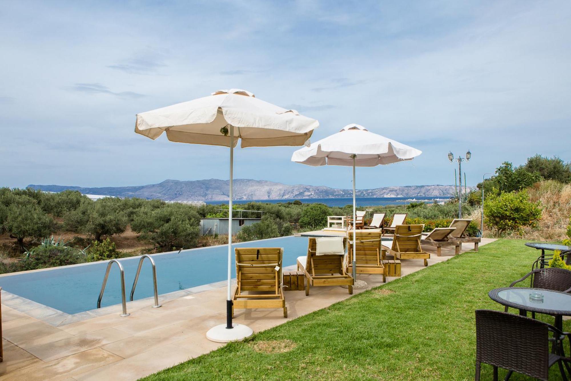 Agarathos Traditional Rooms - Pool - Kaliviani -On The Road To Balos Bagian luar foto