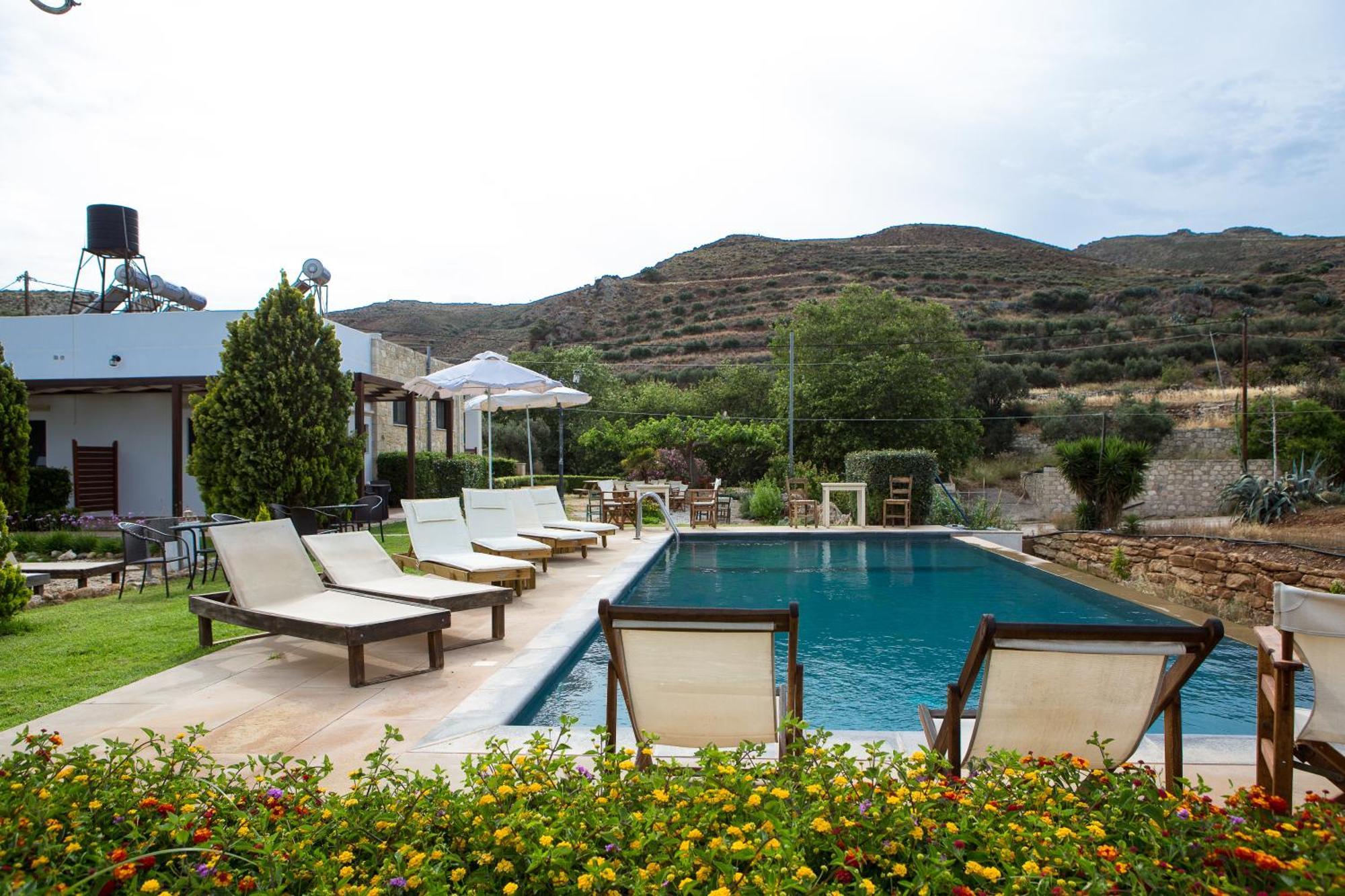 Agarathos Traditional Rooms - Pool - Kaliviani -On The Road To Balos Bagian luar foto