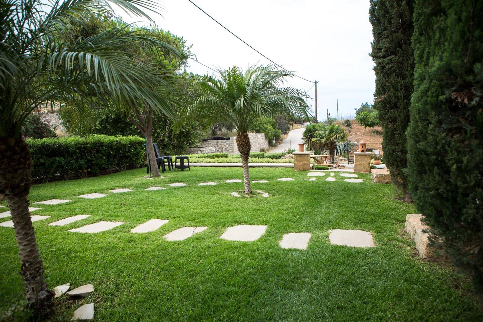Agarathos Traditional Rooms - Pool - Kaliviani -On The Road To Balos Bagian luar foto