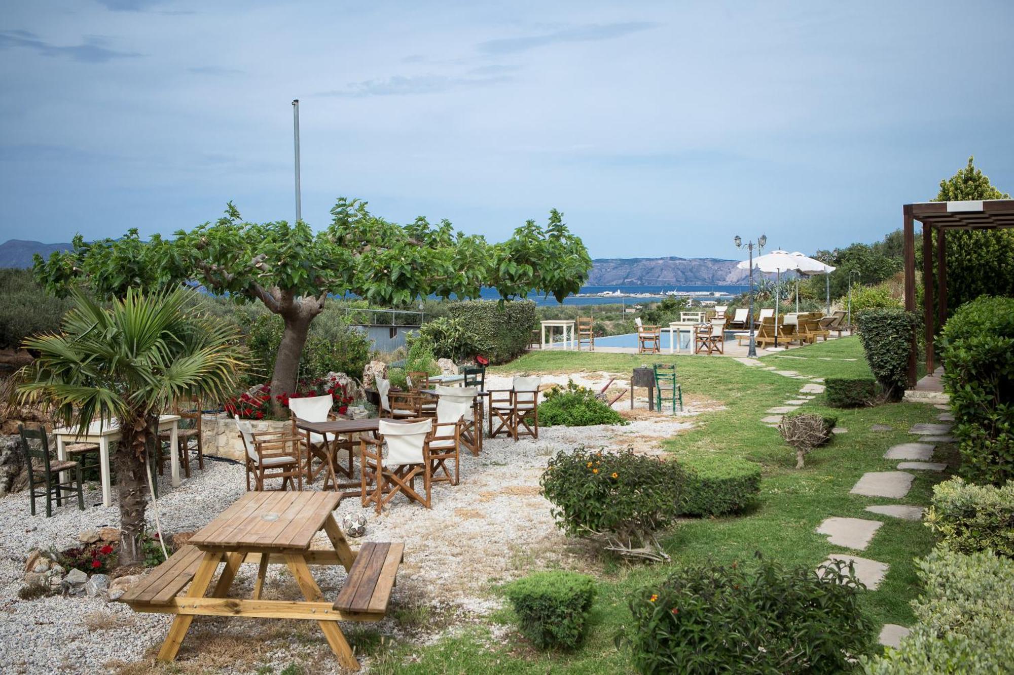 Agarathos Traditional Rooms - Pool - Kaliviani -On The Road To Balos Bagian luar foto
