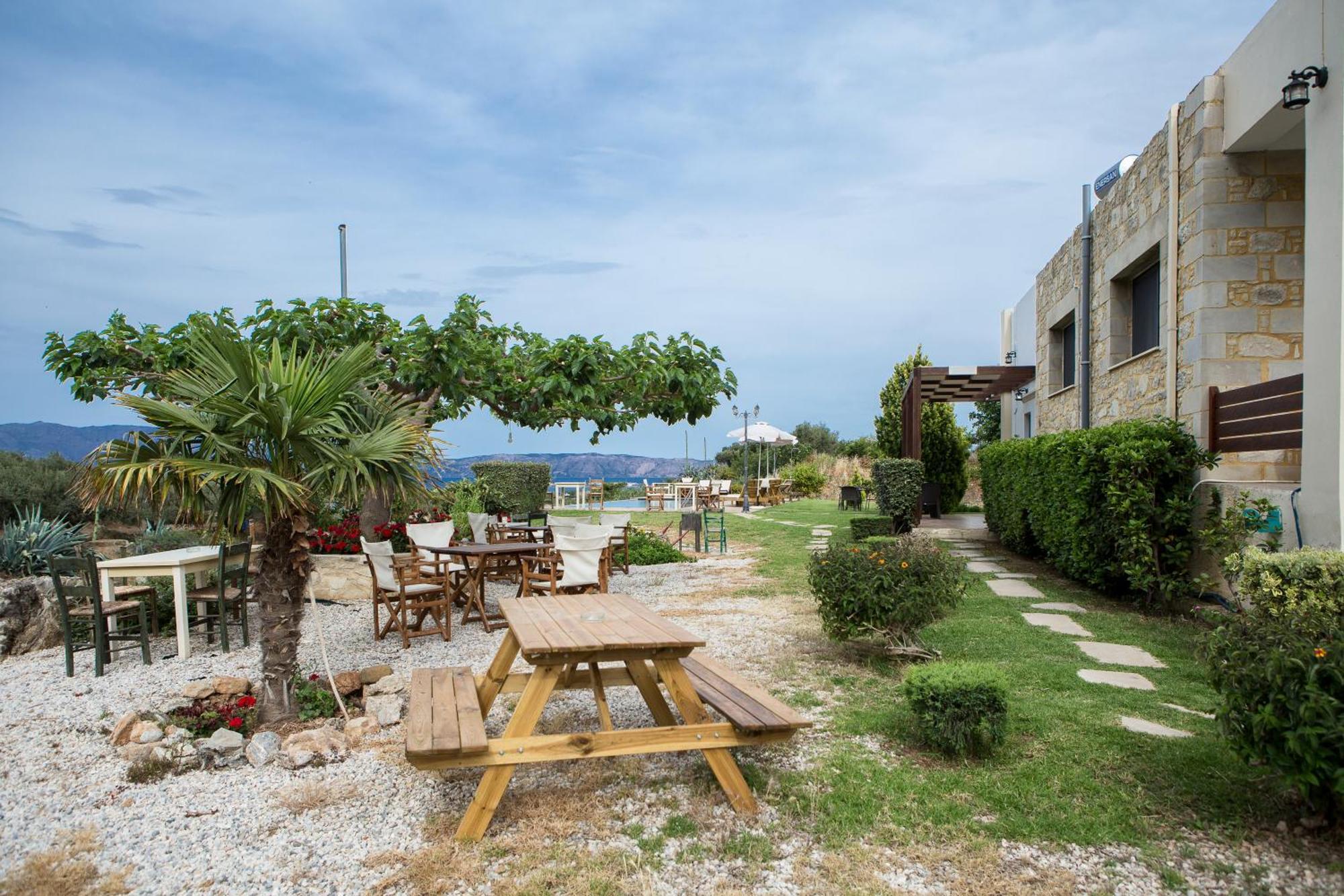 Agarathos Traditional Rooms - Pool - Kaliviani -On The Road To Balos Bagian luar foto