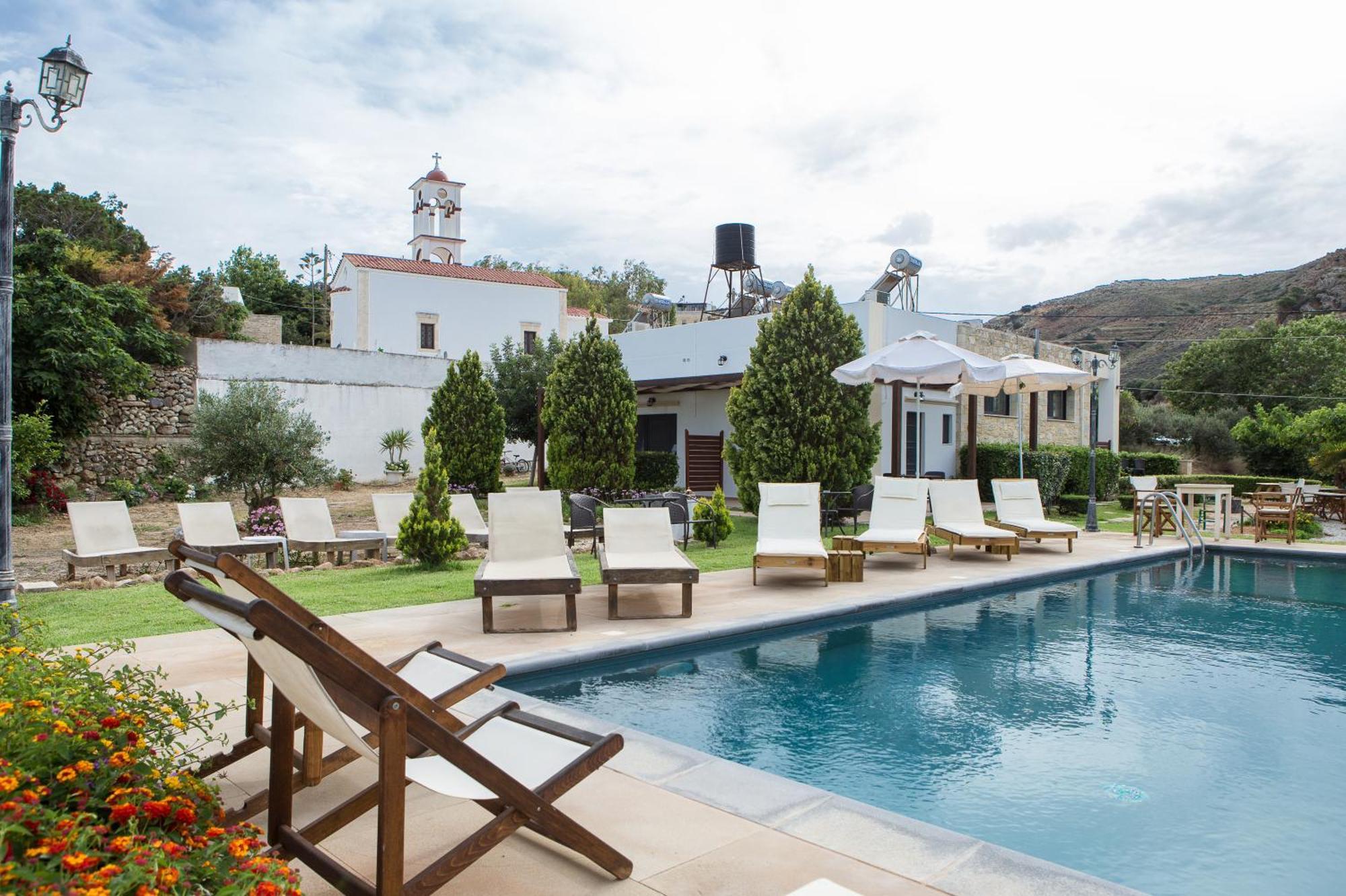 Agarathos Traditional Rooms - Pool - Kaliviani -On The Road To Balos Bagian luar foto