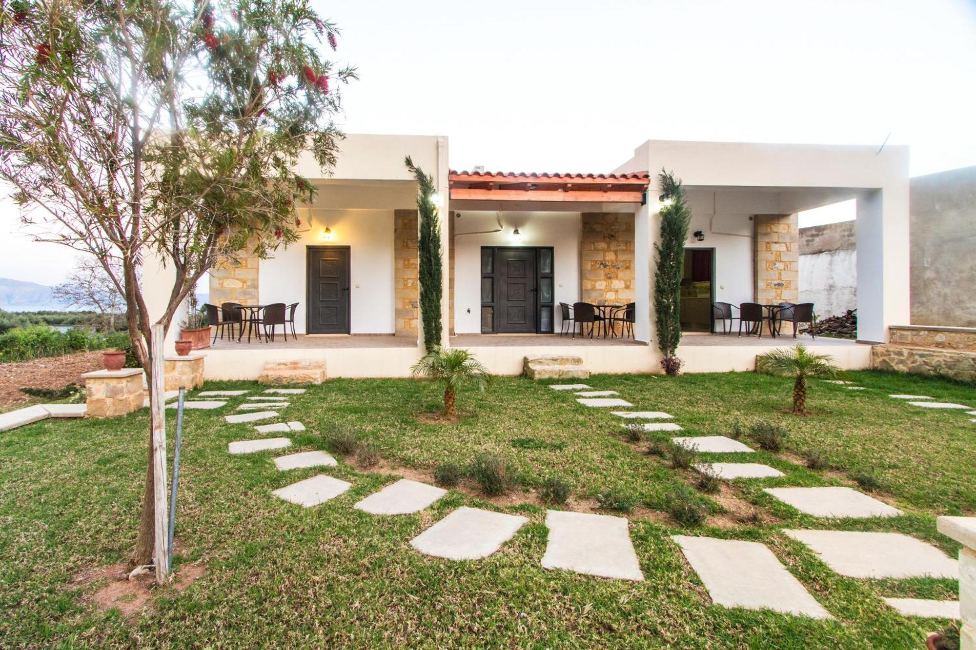 Agarathos Traditional Rooms - Pool - Kaliviani -On The Road To Balos Bagian luar foto