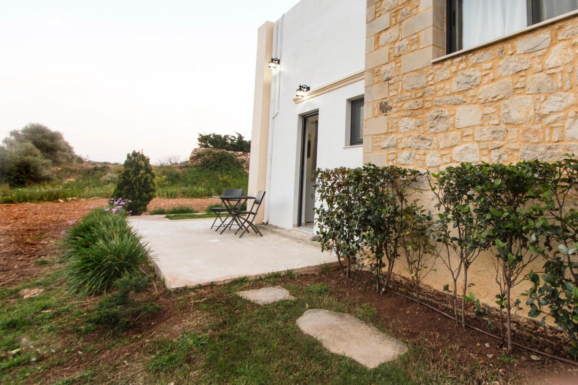 Agarathos Traditional Rooms - Pool - Kaliviani -On The Road To Balos Bagian luar foto