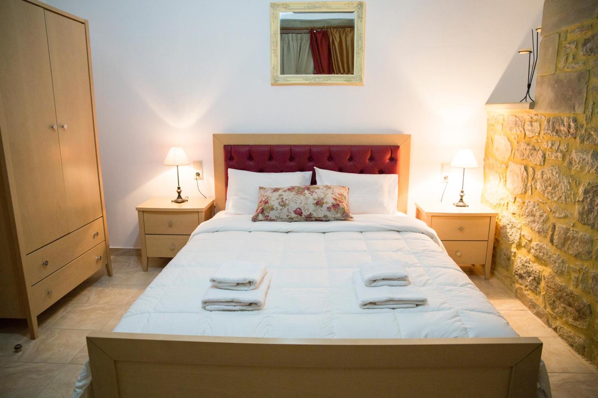 Agarathos Traditional Rooms - Pool - Kaliviani -On The Road To Balos Bagian luar foto