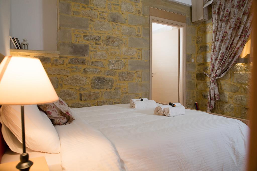 Agarathos Traditional Rooms - Pool - Kaliviani -On The Road To Balos Bagian luar foto