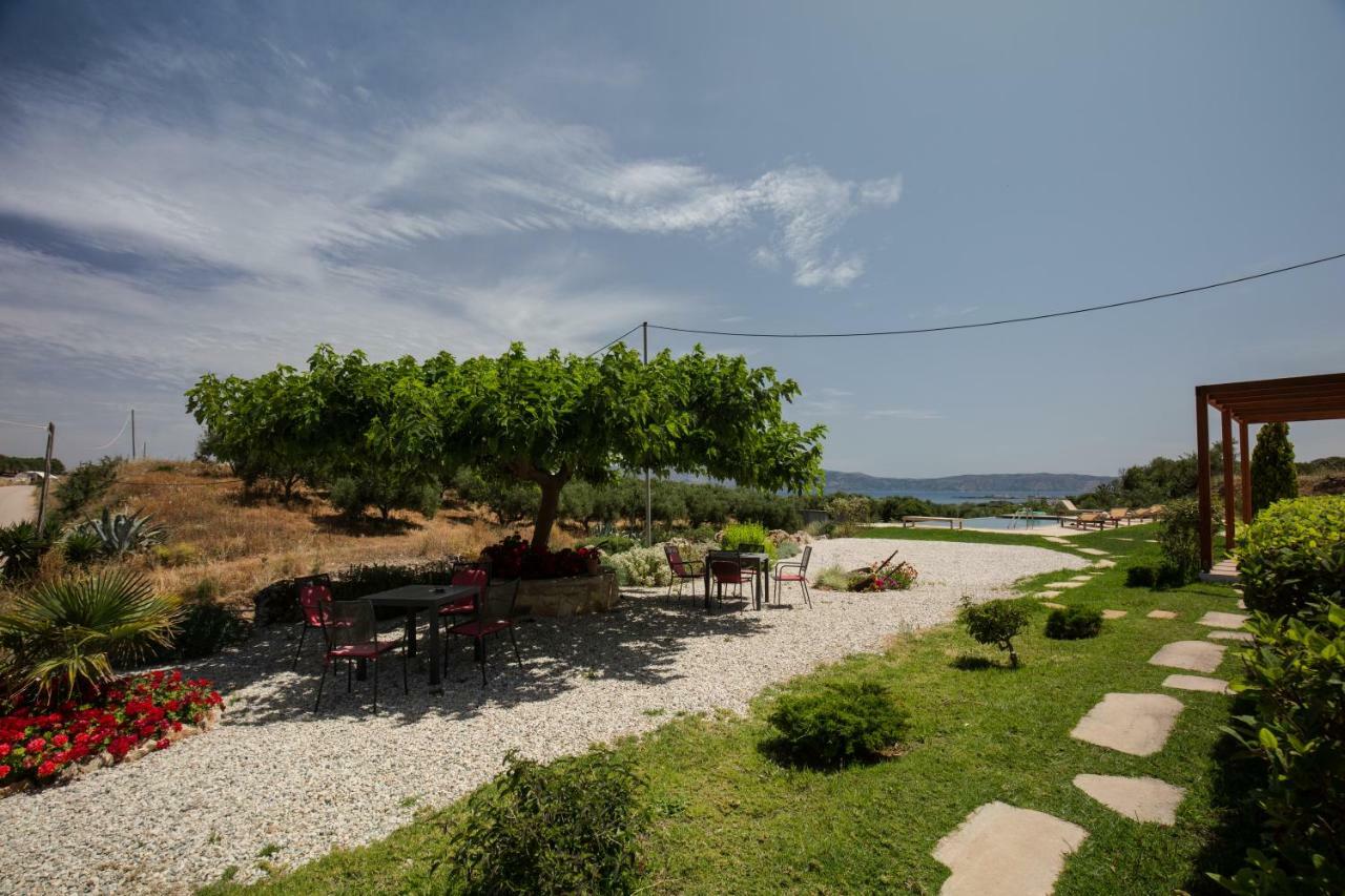 Agarathos Traditional Rooms - Pool - Kaliviani -On The Road To Balos Bagian luar foto